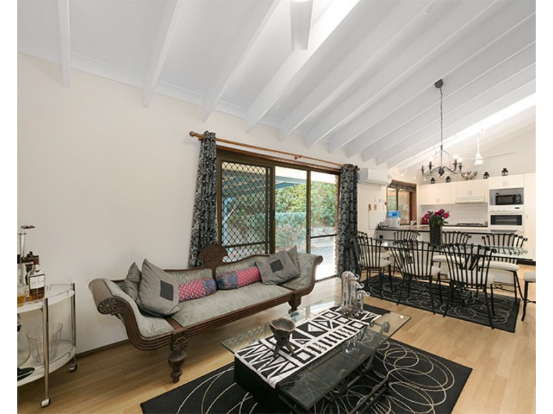 5 Bynoe Close, Chapel Hill QLD 4069