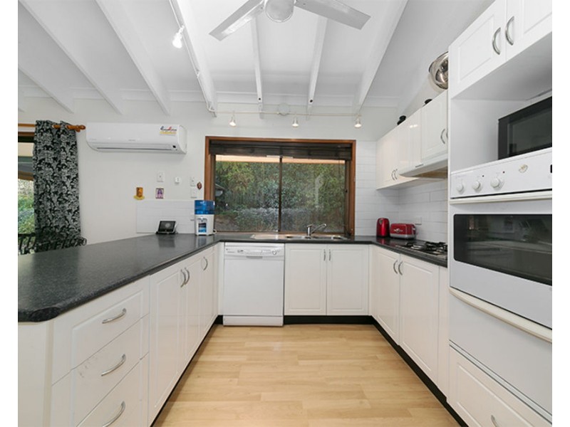 5 Bynoe Close, Chapel Hill QLD 4069