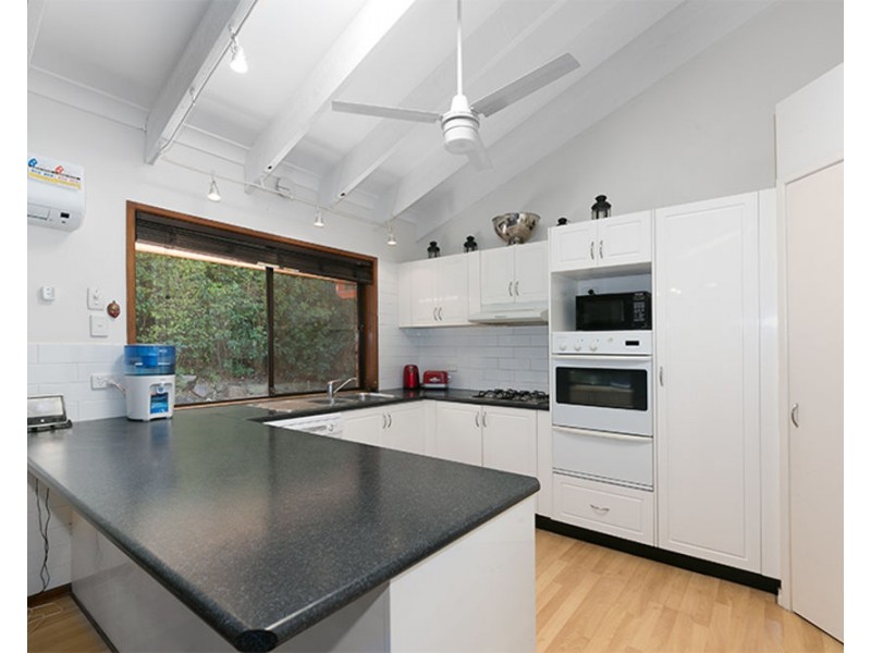 5 Bynoe Close, Chapel Hill QLD 4069