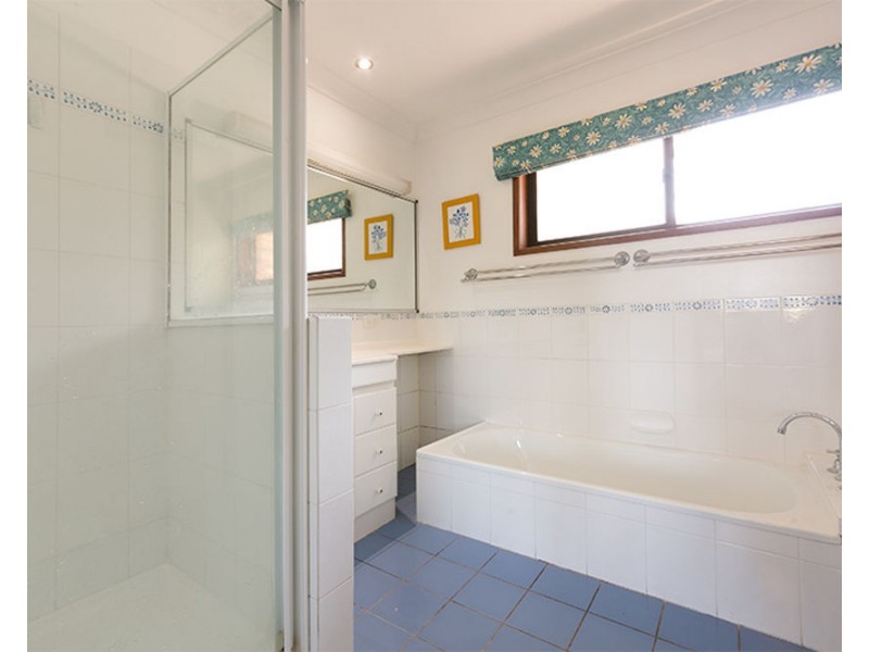 5 Bynoe Close, Chapel Hill QLD 4069