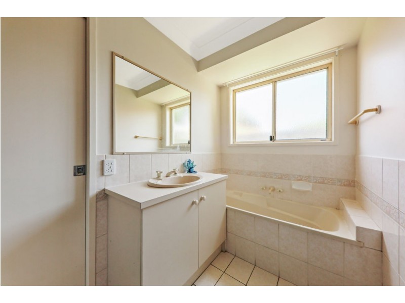 45 Cambridge Street, Silkstone QLD 4304