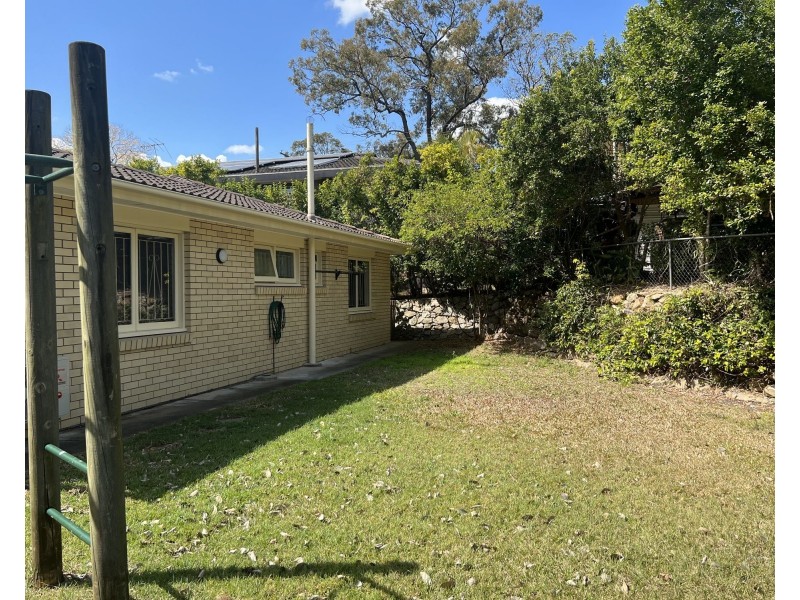 15 Farnham Street, Fig Tree Pocket QLD 4069