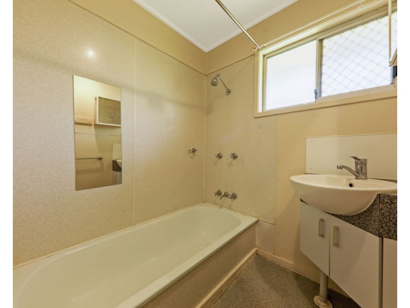 25 Sean Street, Riverview QLD 4303