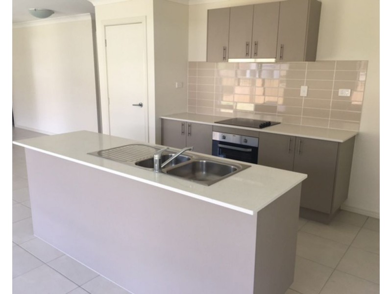 1 Meadows Circuit, Bellbird Park QLD 4300