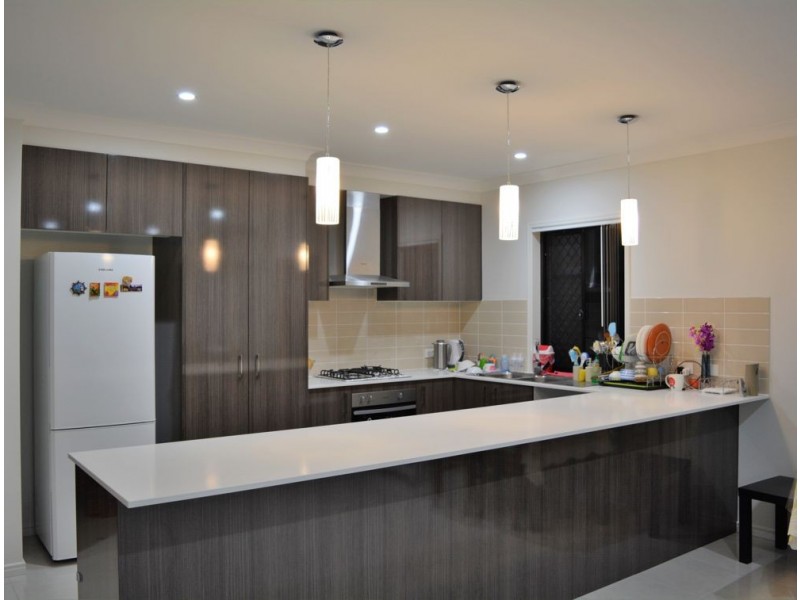 8 Stillness Court, Springfield Lakes QLD 4300