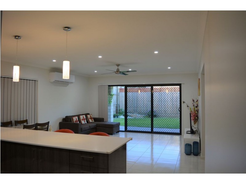 8 Stillness Court, Springfield Lakes QLD 4300