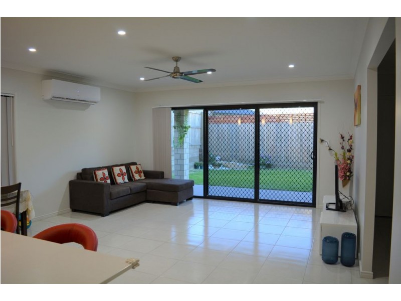 8 Stillness Court, Springfield Lakes QLD 4300