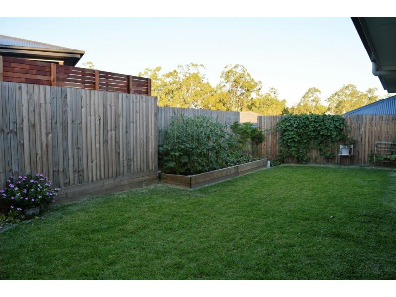 8 Stillness Court, Springfield Lakes QLD 4300