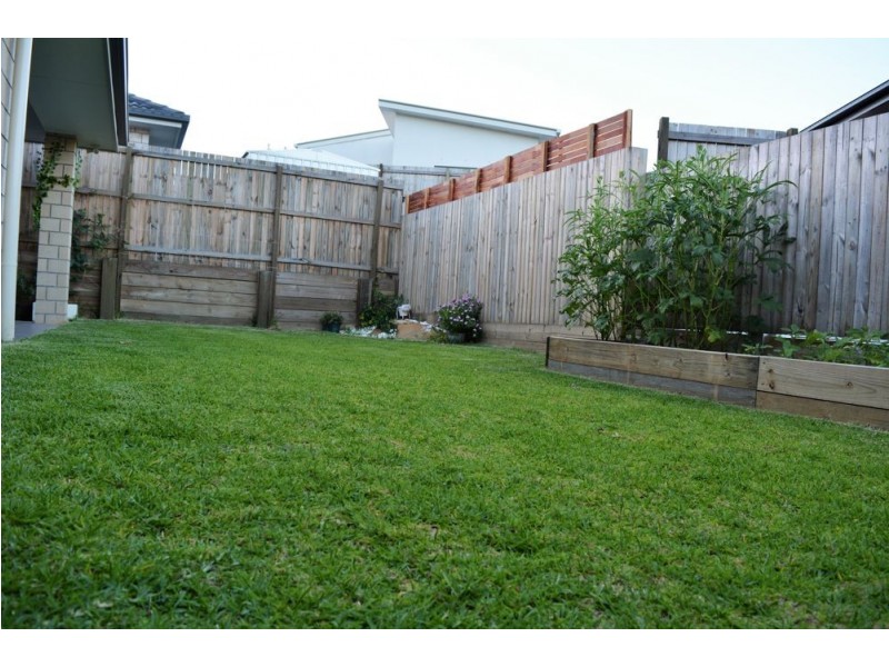 8 Stillness Court, Springfield Lakes QLD 4300