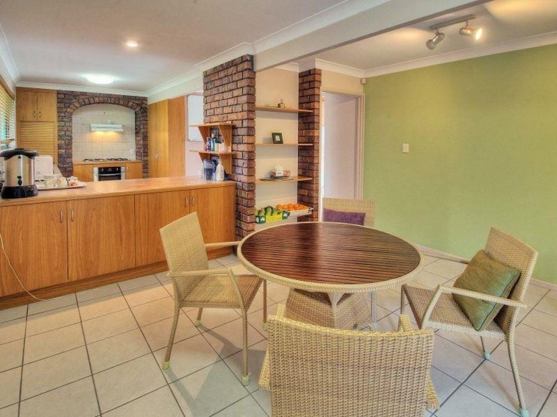 33 Dryade St, Regents Park QLD 4118