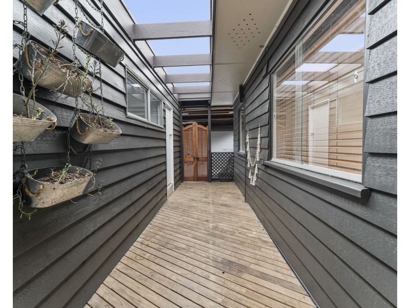 17 Fortrose Street, Kenmore QLD 4069