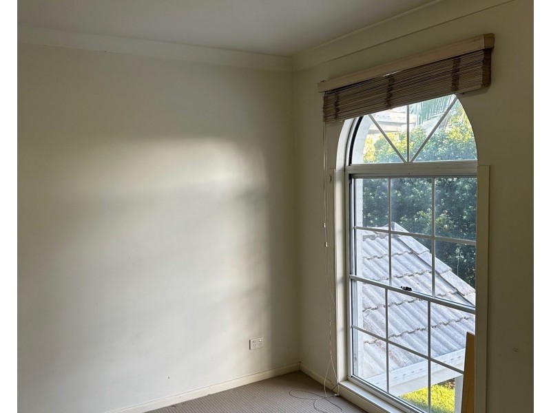 4 Robertson Place, Fig Tree Pocket QLD 4069