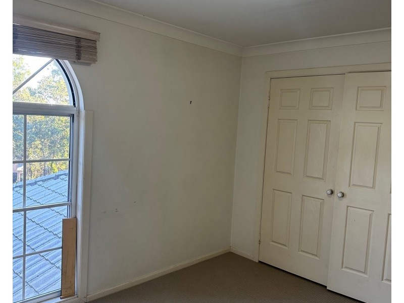 4 Robertson Place, Fig Tree Pocket QLD 4069