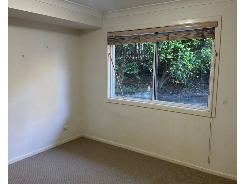 4 Robertson Place, Fig Tree Pocket QLD 4069