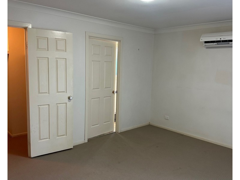 4 Robertson Place, Fig Tree Pocket QLD 4069