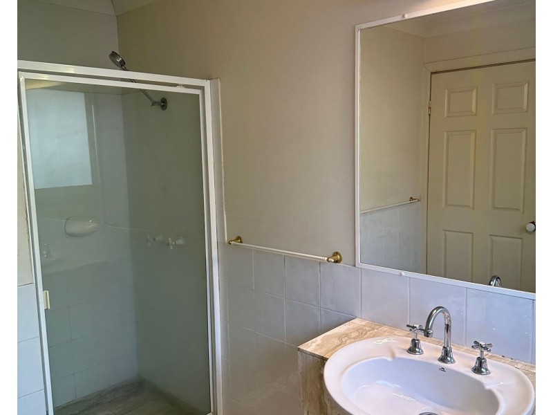 4 Robertson Place, Fig Tree Pocket QLD 4069