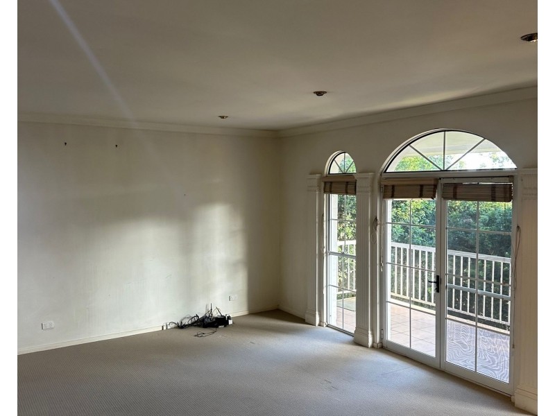 4 Robertson Place, Fig Tree Pocket QLD 4069