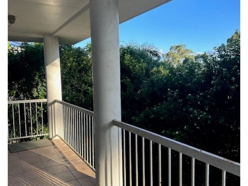 4 Robertson Place, Fig Tree Pocket QLD 4069