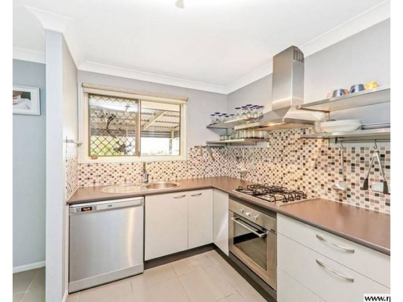 8 McKenzie Place, Forest Lake QLD 4078