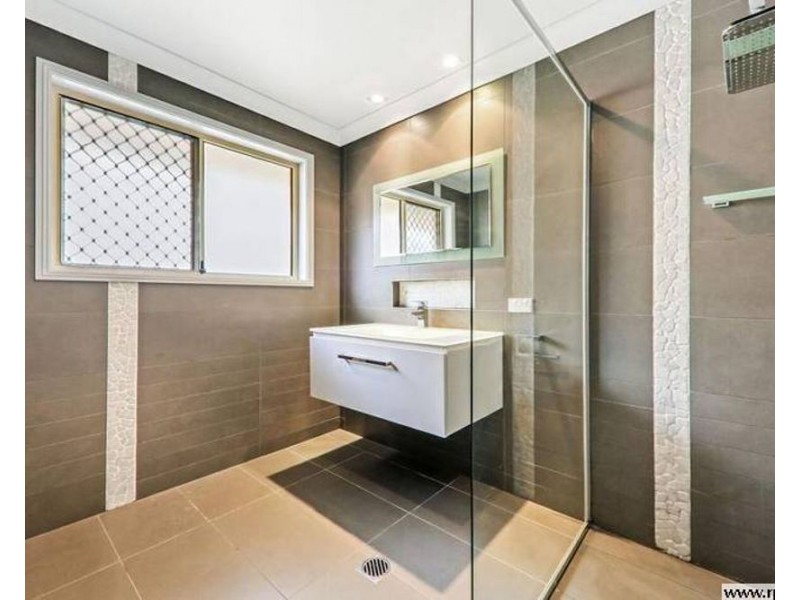 8 McKenzie Place, Forest Lake QLD 4078