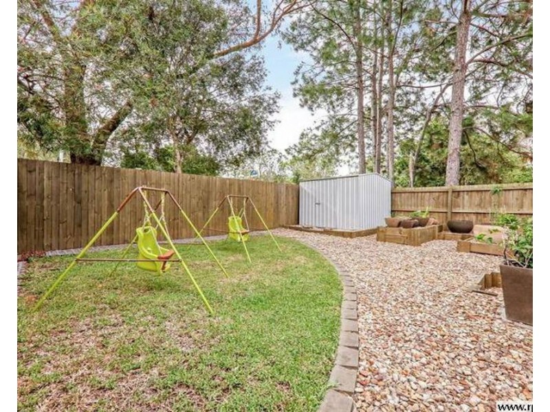 8 McKenzie Place, Forest Lake QLD 4078