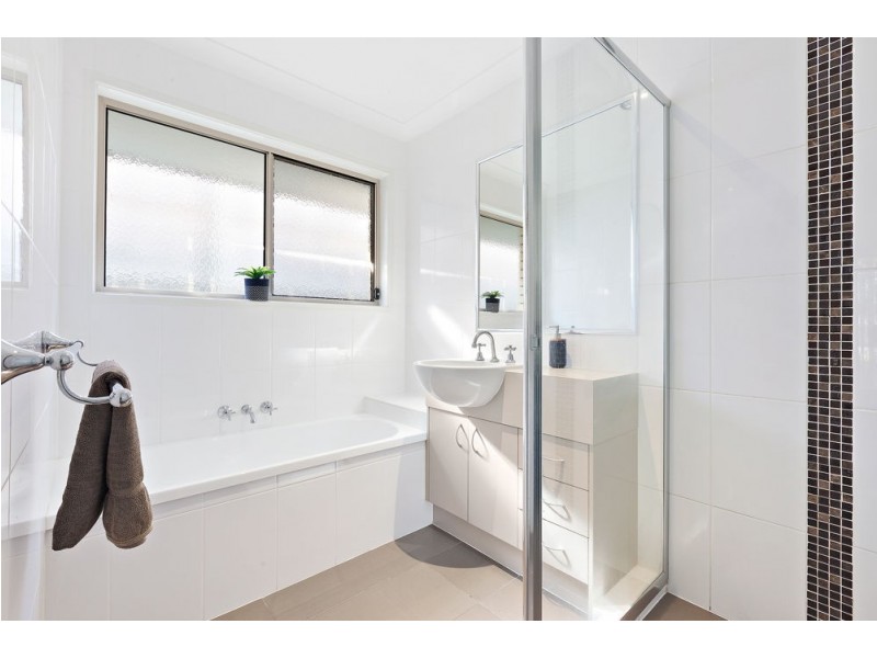 10 Dianella St, Springfield Lakes QLD 4300