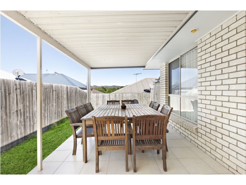 10 Dianella St, Springfield Lakes QLD 4300