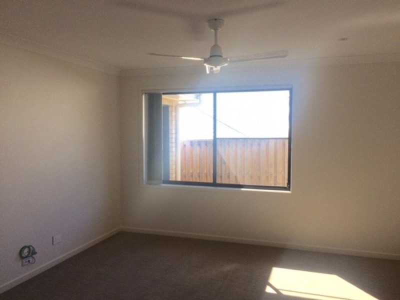 40 Kenneth Dr, Augustine Heights QLD 4300