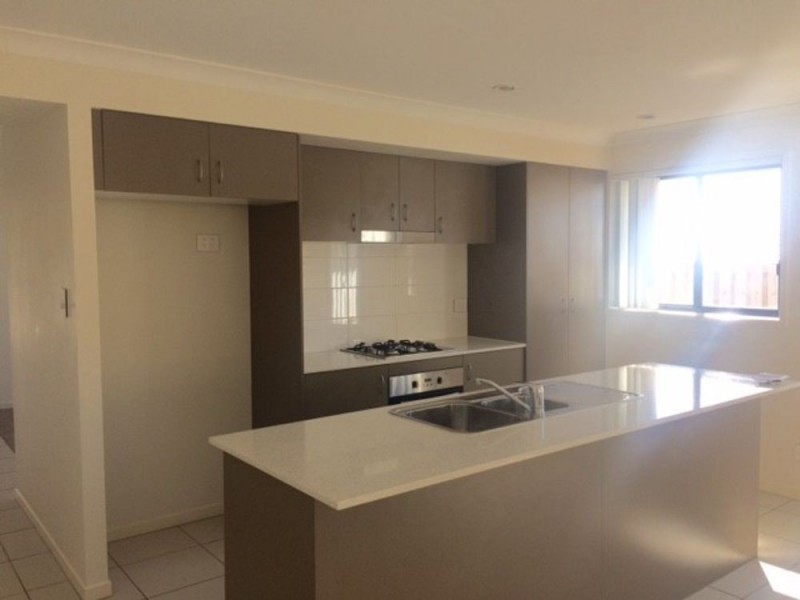 40 Kenneth Dr, Augustine Heights QLD 4300