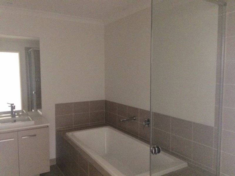 9 Alton Towers Street, Springfield Lakes QLD 4300