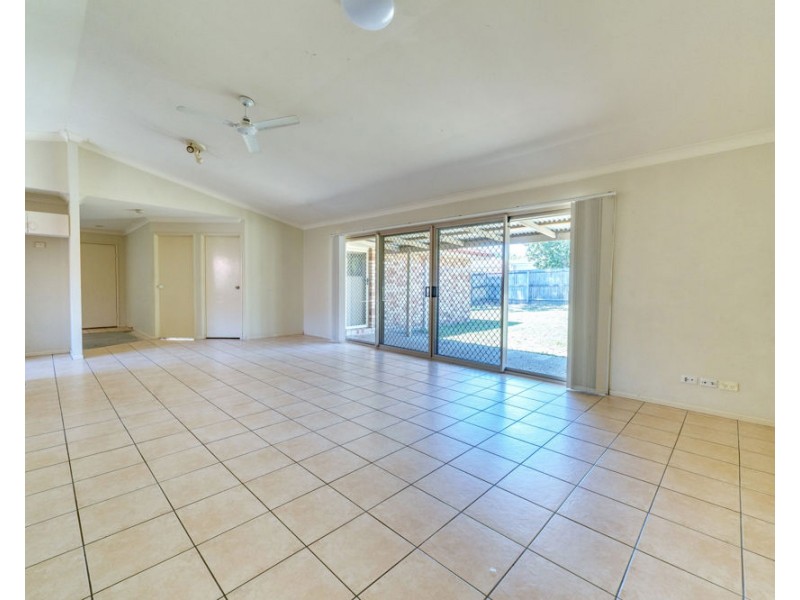 2 Selwyn Close, Forest Lake QLD 4078