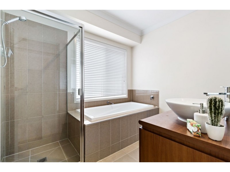 18 Mirage Avenue, Springfield Lakes QLD 4300