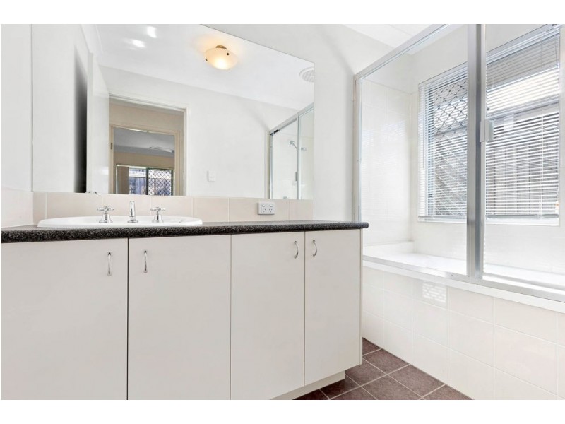 54 Creekside Drive, Springfield Lakes QLD 4300