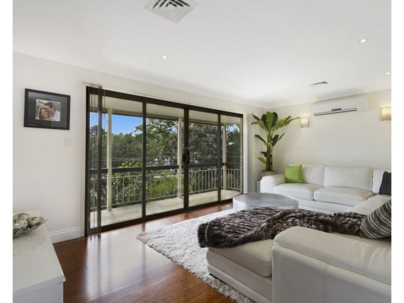 21 Mondra Street, Kenmore Hills QLD 4069