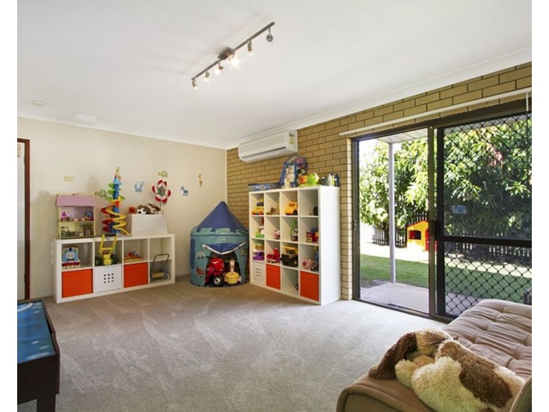 21 Mondra Street, Kenmore Hills QLD 4069