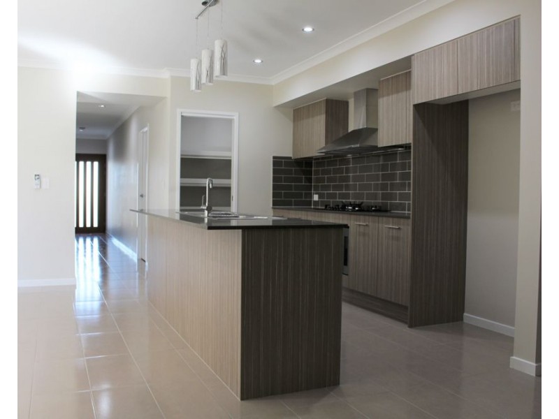 106 Invergarry Circuit, Heathwood QLD 4110