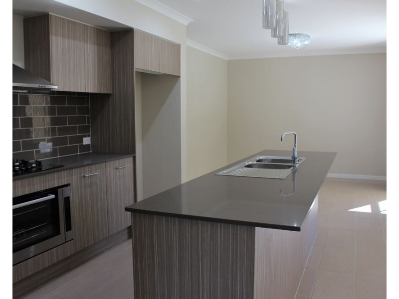 106 Invergarry Circuit, Heathwood QLD 4110