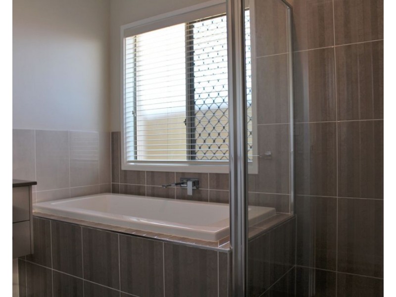 106 Invergarry Circuit, Heathwood QLD 4110