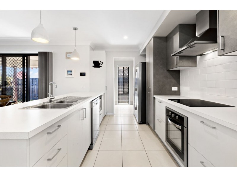 1 Rest Court, Springfield Lakes QLD 4300