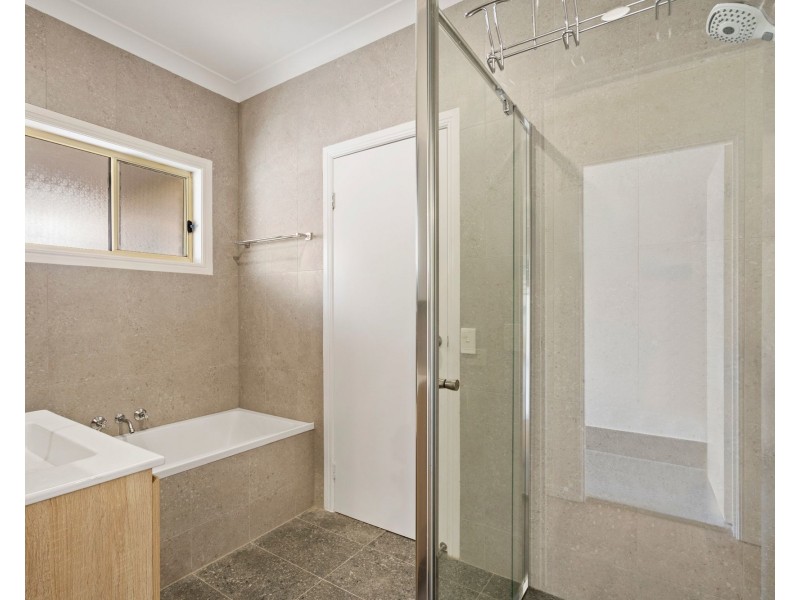 76 Oxford Pde, Forest Lake QLD 4078
