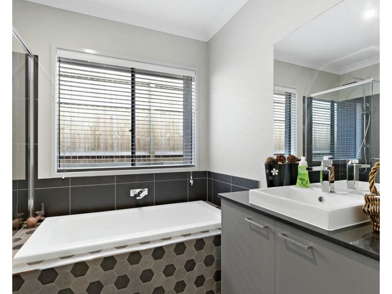 6 Calandra Street, Redbank Plains QLD 4301