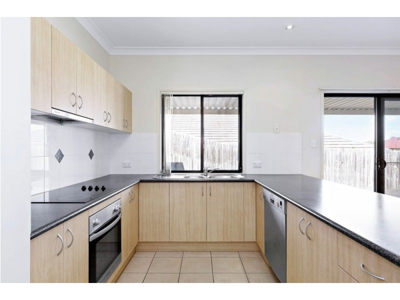 8 Wharf Court, Springfield Lakes QLD 4300