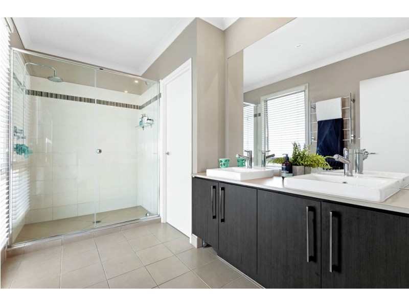 26 McKivat Drive, Springfield Lakes QLD 4300