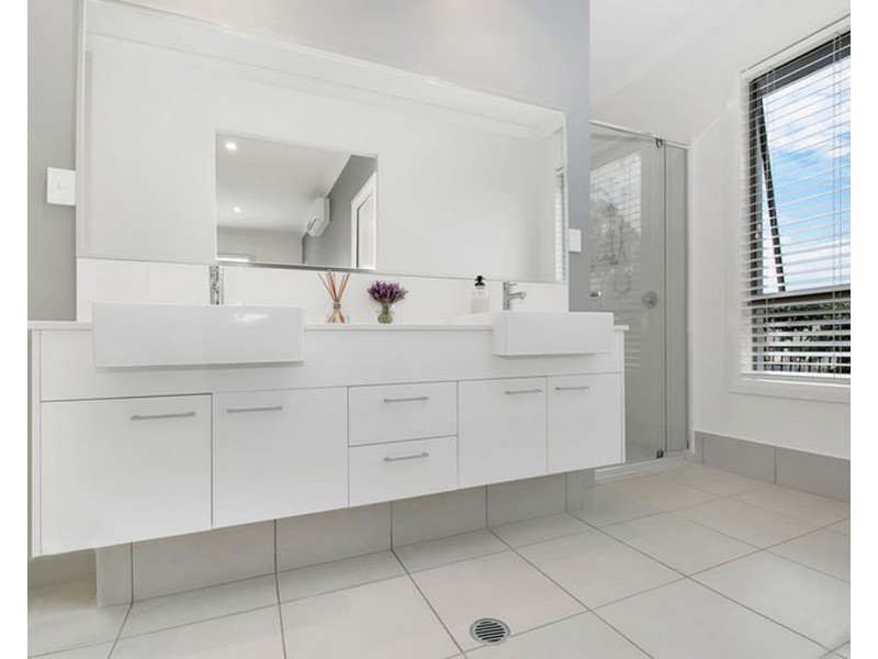 15 Anesbury Street, Doolandella QLD 4077