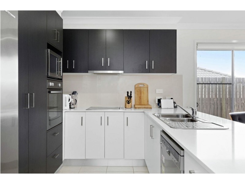 16 Hyssop Place, Springfield Lakes QLD 4300