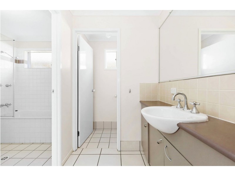 136 Lakeside Avenue, Springfield Lakes QLD 4300