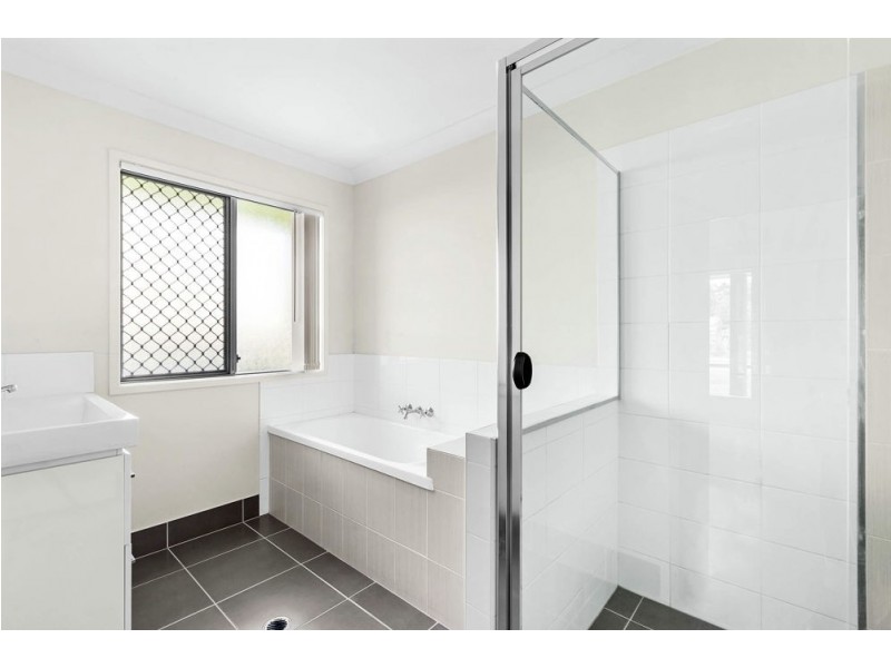 10 Dillon Avenue, Augustine Heights QLD 4300
