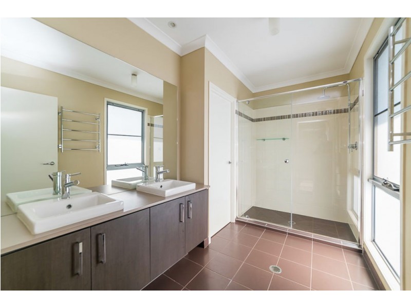 27 O’Reilly Crescent, Springfield Lakes QLD 4300