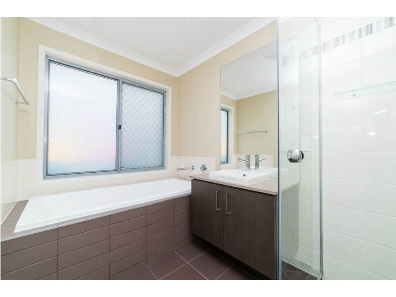 27 O’Reilly Crescent, Springfield Lakes QLD 4300