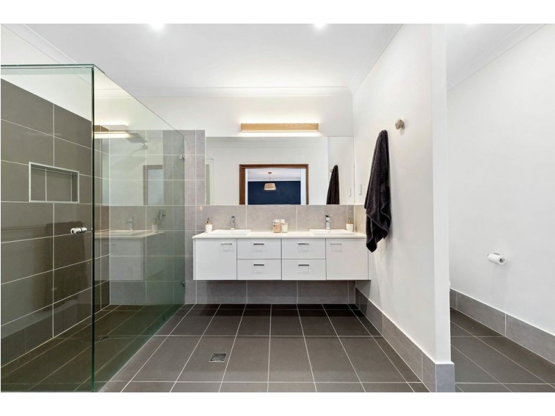 2-4 Wedgebill Court, Greenbank QLD 4124